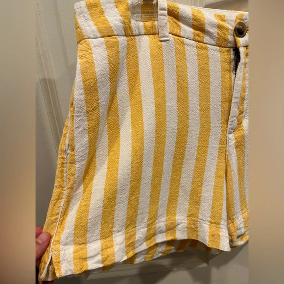 Old Navy Linen Blend Everyday Shorts size 10 - Picture 2 of 6